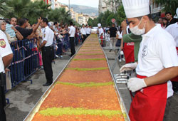 Hatay'da 72. yıl için 72 metrelik künefe