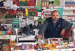 Bakkal amcadan 'market yasası' kampanyası