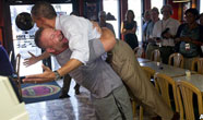 Pizzacı Obama'yı uçurdu!